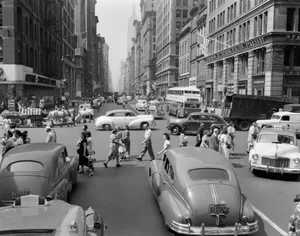 Captivating Vintage Photos of 1950s New York Through the Lens - image 0
