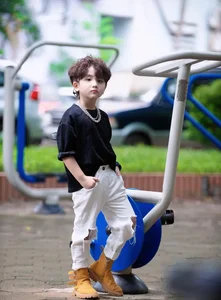 Adorable Child Stars of 'Sao Kim Ban Tim Sao Hoa' Capture Hearts - image 8