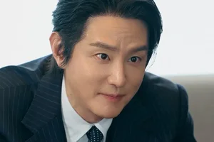 Kwon Yul Portrays an Unpredictable Behind-the-Scenes Threat in Fifties Professionals - image 1