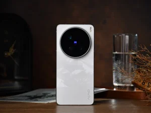 vivo X300 Ultra Unveiled: 200MP Dual Cameras and 400mm Zeiss Zoom Lens - image 0