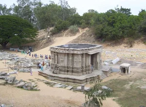 Unsolved Mysteries of the Ancient Ghost Town Buried Under Sand Dunes - image 2