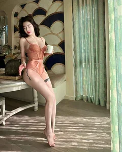 Elly Tran Captivates Fans with Bold and Elegant Fashion Choices in Recent Photoshoot - image 3