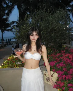 Kiatisuk's Youngest Daughter Stuns with Summer Fitness Body - image 1