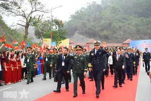 Official Welcoming Ceremony for Chinese Defense Minister Dong Jun in Vietnam - image 4