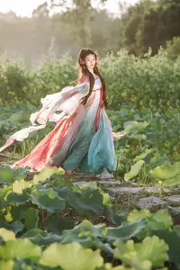 YiTuYu Vol.8746: Dong Chu Liu – Ethereal Beauty in Ancient Chinese Attire – Asian Art Photography - image 4