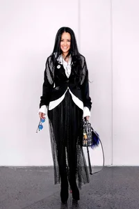 Diva Hong Nhung Bold and Rebellious Fashion Style - image 7
