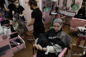 Year-End Rush: Inside the Booming Hair and Nail Salon Business - image 9