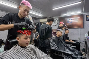 Year-End Rush: Inside the Booming Hair and Nail Salon Business - image 3