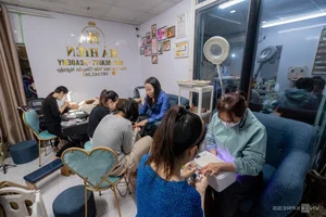 Year-End Rush: Inside the Booming Hair and Nail Salon Business - image 5