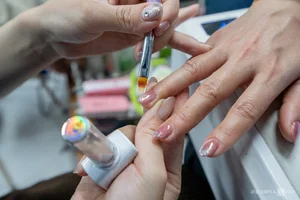 Year-End Rush: Inside the Booming Hair and Nail Salon Business - image 1