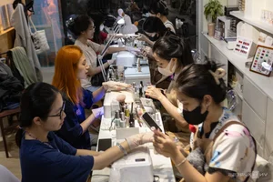Year-End Rush: Inside the Booming Hair and Nail Salon Business - image 2