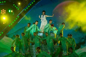 Da Nang Tourists Enthrall in Fireworks Festival Rehearsal Night - image 7
