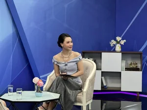 Former VTV Presenter Shines with Bold and Luxurious Fashion Transformation - image 11