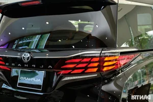 Toyota Alphard Review: Why This Luxury MPV is the Ultimate 'Ground Private Jet' - image 5