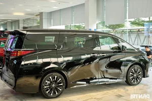 Toyota Alphard Review: Why This Luxury MPV is the Ultimate 'Ground Private Jet' - image 28