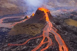 Spectacular Aerial Views of Active Volcano Eruptions From Around the World - image 8