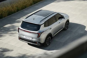 A Close-Up Look at the 2025 Kia Carens Clavis EV: Affordable Innovation - image 3