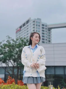 Vietnamese Star Updates: Quang Su Returns to Hanoi as Thuy Anh Stuns in Elegant Bare-Back Dress - image 23
