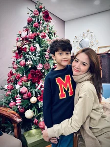 Vietnamese Star Updates: Quang Su Returns to Hanoi as Thuy Anh Stuns in Elegant Bare-Back Dress - image 21