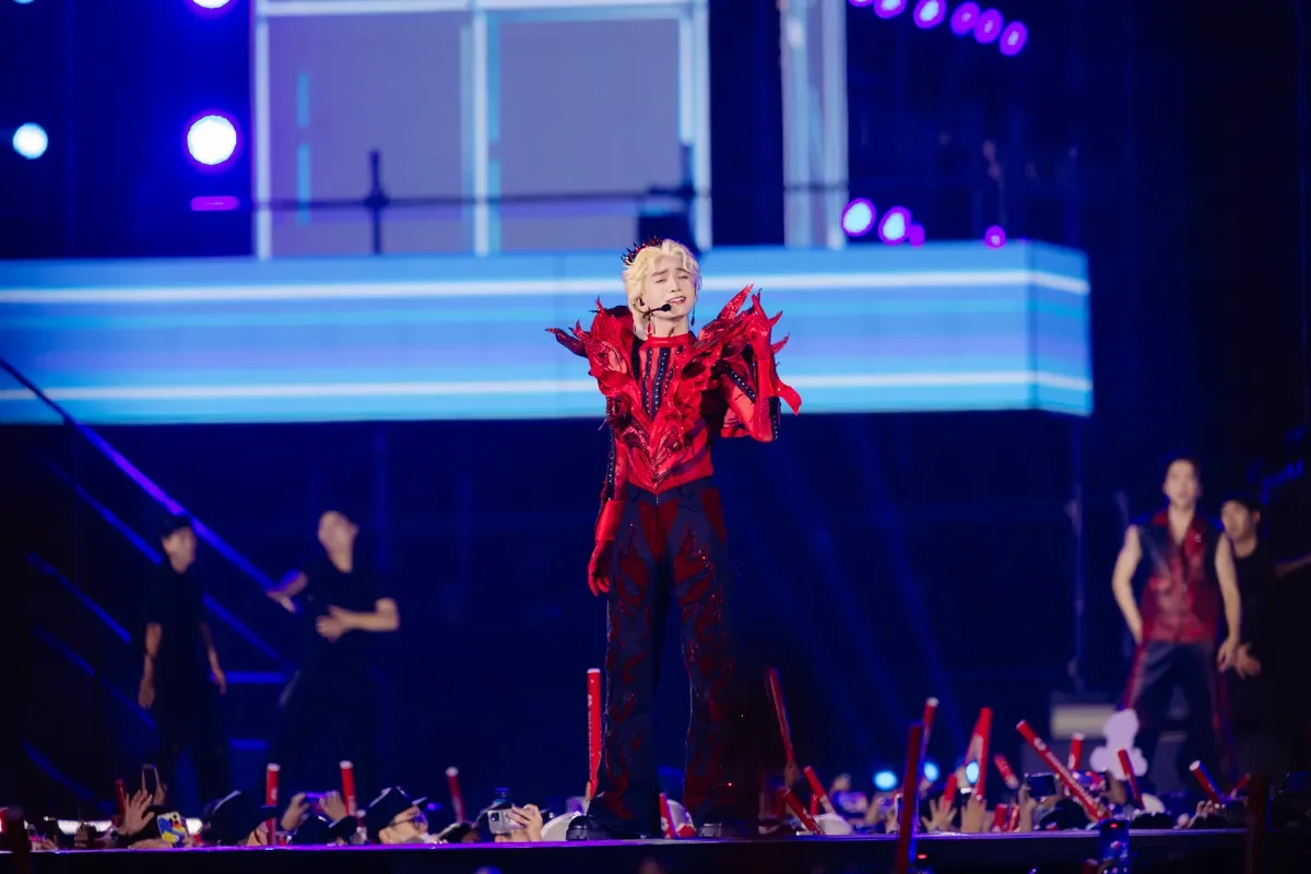 Call Me By Fire Concert Turns Cold Hanoi Winter into Summer Heat