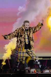 Call Me By Fire Concert Turns Cold Hanoi Winter into Summer Heat - image 2
