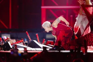Call Me By Fire Concert Turns Cold Hanoi Winter into Summer Heat - image 15