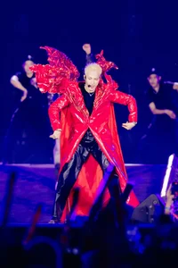Call Me By Fire Concert Turns Cold Hanoi Winter into Summer Heat - image 7