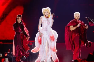 Call Me By Fire Concert Turns Cold Hanoi Winter into Summer Heat - image 17