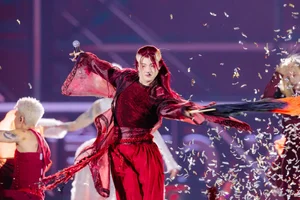 Call Me By Fire Concert Turns Cold Hanoi Winter into Summer Heat - image 10