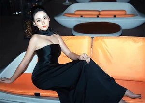 Stunning Real-Life Beauty of the Star in 'Us of 8 Years Later' - image 0