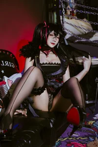 Stunning Taihou Idol Cosplay by Jiuqu Jean: A Fusion of Gaming and Art - image 11