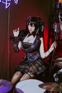 Stunning Taihou Idol Cosplay by Jiuqu Jean: A Fusion of Gaming and Art - image 3