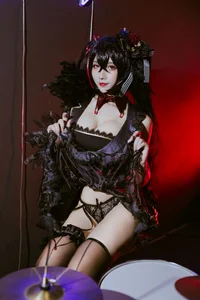 Stunning Taihou Idol Cosplay by Jiuqu Jean: A Fusion of Gaming and Art - image 4