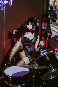 Stunning Taihou Idol Cosplay by Jiuqu Jean: A Fusion of Gaming and Art - image 5