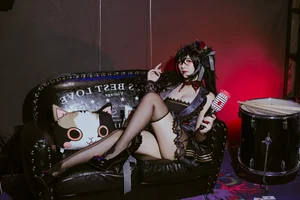 Stunning Taihou Idol Cosplay by Jiuqu Jean: A Fusion of Gaming and Art - image 0