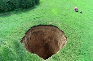 Astonishing Secrets Hidden Inside Giant Sinkholes: Underground Ecosystems and Ancient Discoveries - image 6