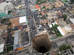 Astonishing Secrets Hidden Inside Giant Sinkholes: Underground Ecosystems and Ancient Discoveries - image 3