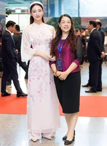 Miss World Vietnam Luong Thuy Linh Shares Heartwarming Photos with Her Mother - image 6