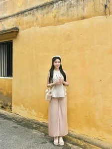 Meet Mai Thao Linh: The Talented and Elegant Daughter of MC Quyen Linh - image 3