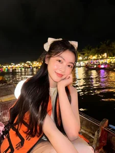 Meet Mai Thao Linh: The Talented and Elegant Daughter of MC Quyen Linh - image 5