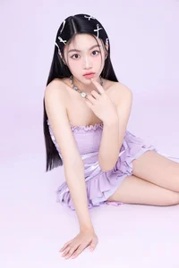 Meet Mai Thao Linh: The Talented and Elegant Daughter of MC Quyen Linh - image 9