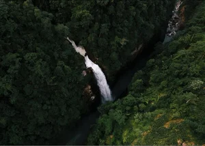Discovering Dragon Waterfall: Nature's Majestic Masterpiece - image 7