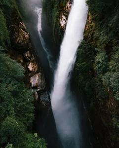 Discovering Dragon Waterfall: Nature's Majestic Masterpiece - image 9