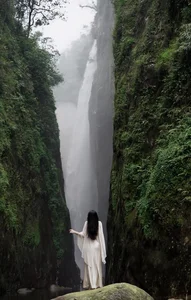 Discovering Dragon Waterfall: Nature's Majestic Masterpiece - image 2