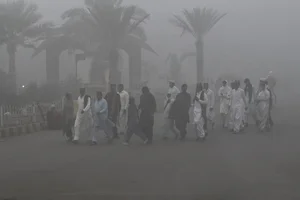 Pakistan Smog Crisis: Record Pollution Levels Impacting Millions in Lahore and Beyond - image 2