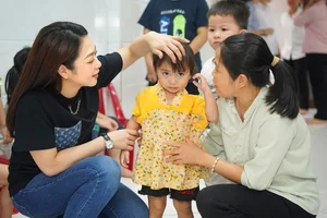 Mai Ngoc’s Golf Course Elegance and Duc Phuc’s Charming Style Update - image 0