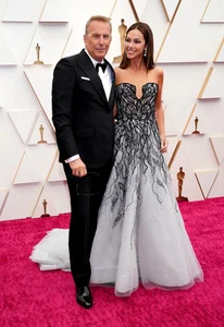 Shocking Hollywood Celebrity Breakups of 2023: Couples Who Split - image 6