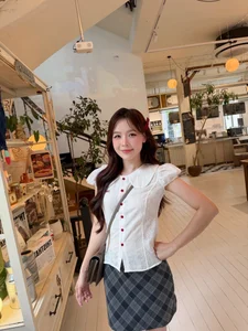 Vietnamese Showbiz News: Tang Nhat Tue House and Tieu Vy - image 12
