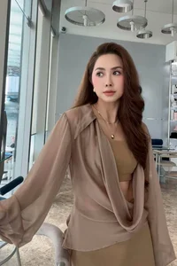 Vietnamese Showbiz News: Tang Nhat Tue House and Tieu Vy - image 28
