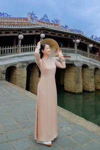Vietnamese Showbiz News: Tang Nhat Tue House and Tieu Vy - image 41